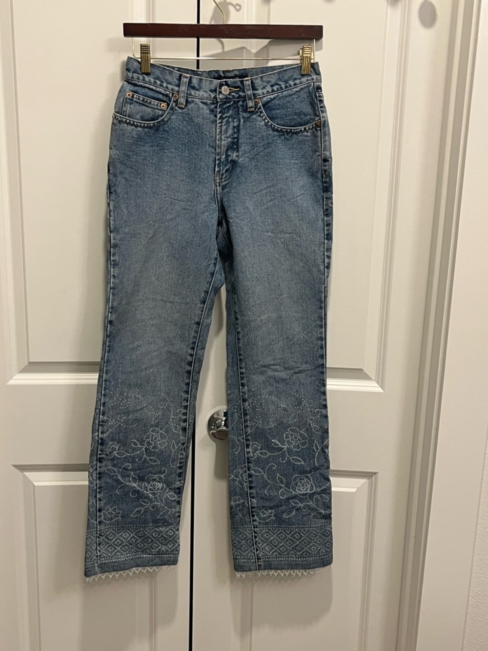 The Limited America Denim Light Blue Straight Leg Jeans Floral Beaded Size 4